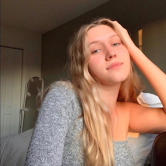 Meet your Posher, Oceane - Picture 2 of 3